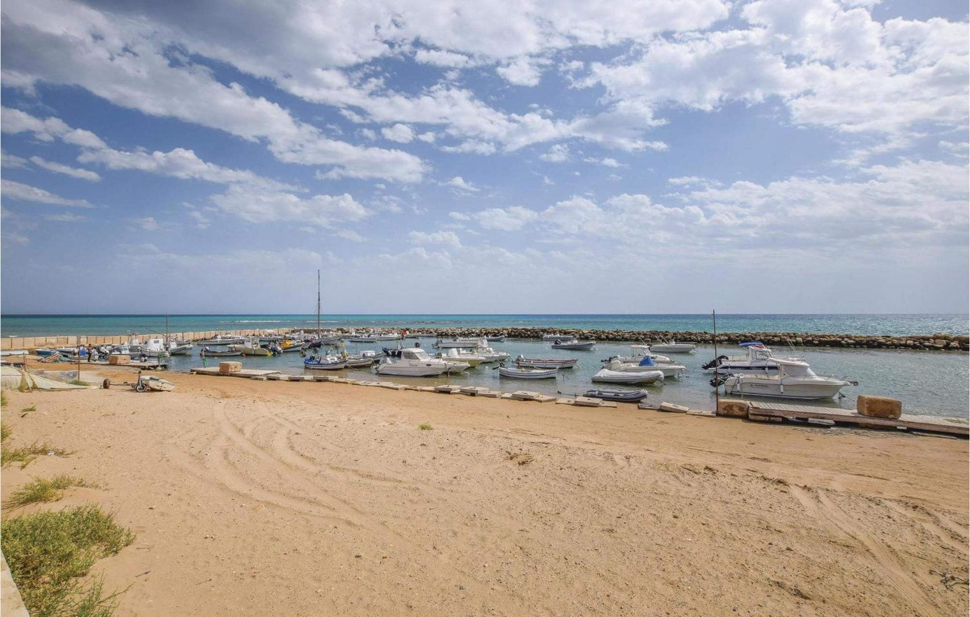 Nice Home In Marina Di Ragusa With Kitchenette エクステリア 写真